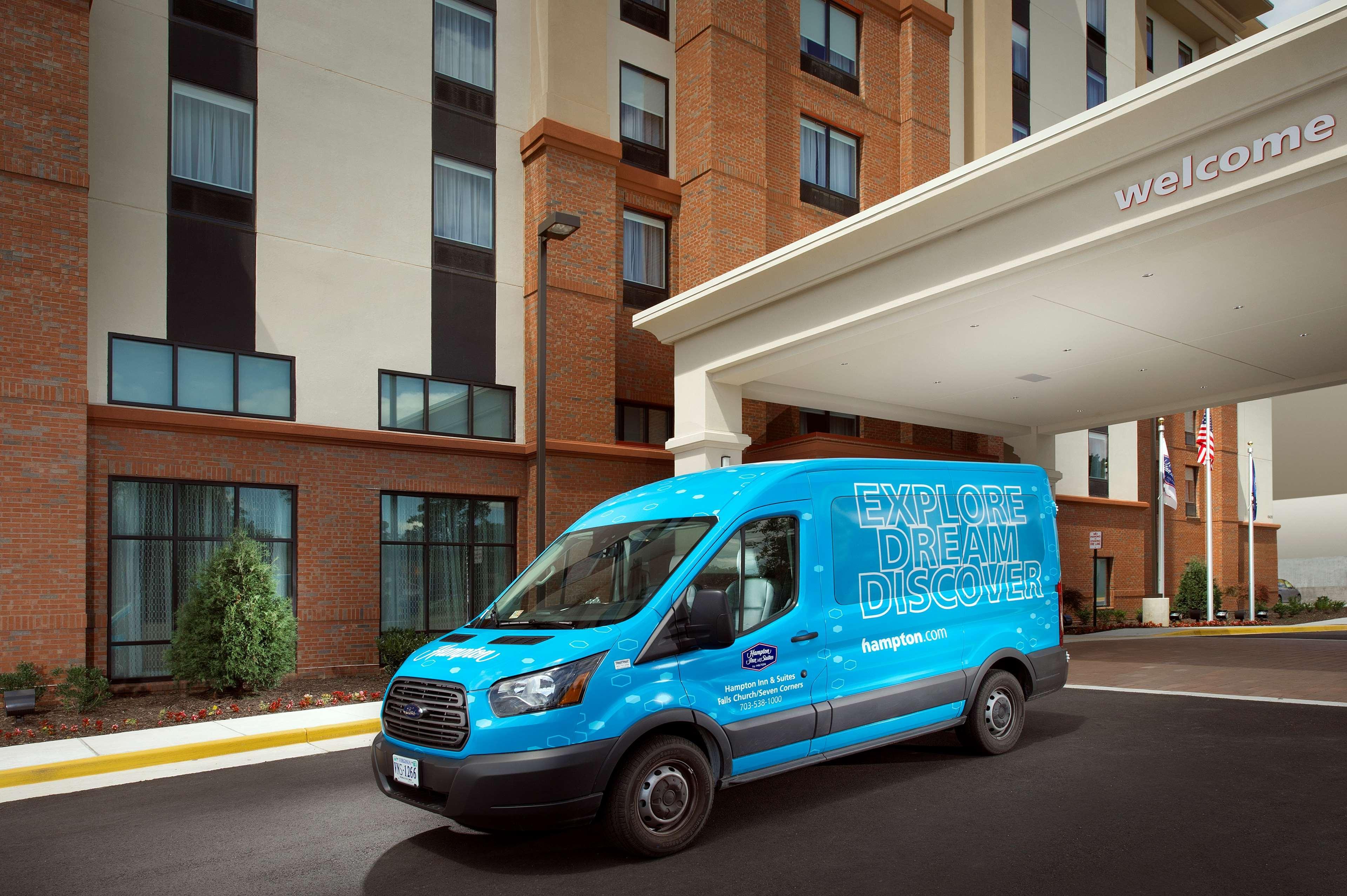 Hampton Inn & Suites Falls Church Exterior photo