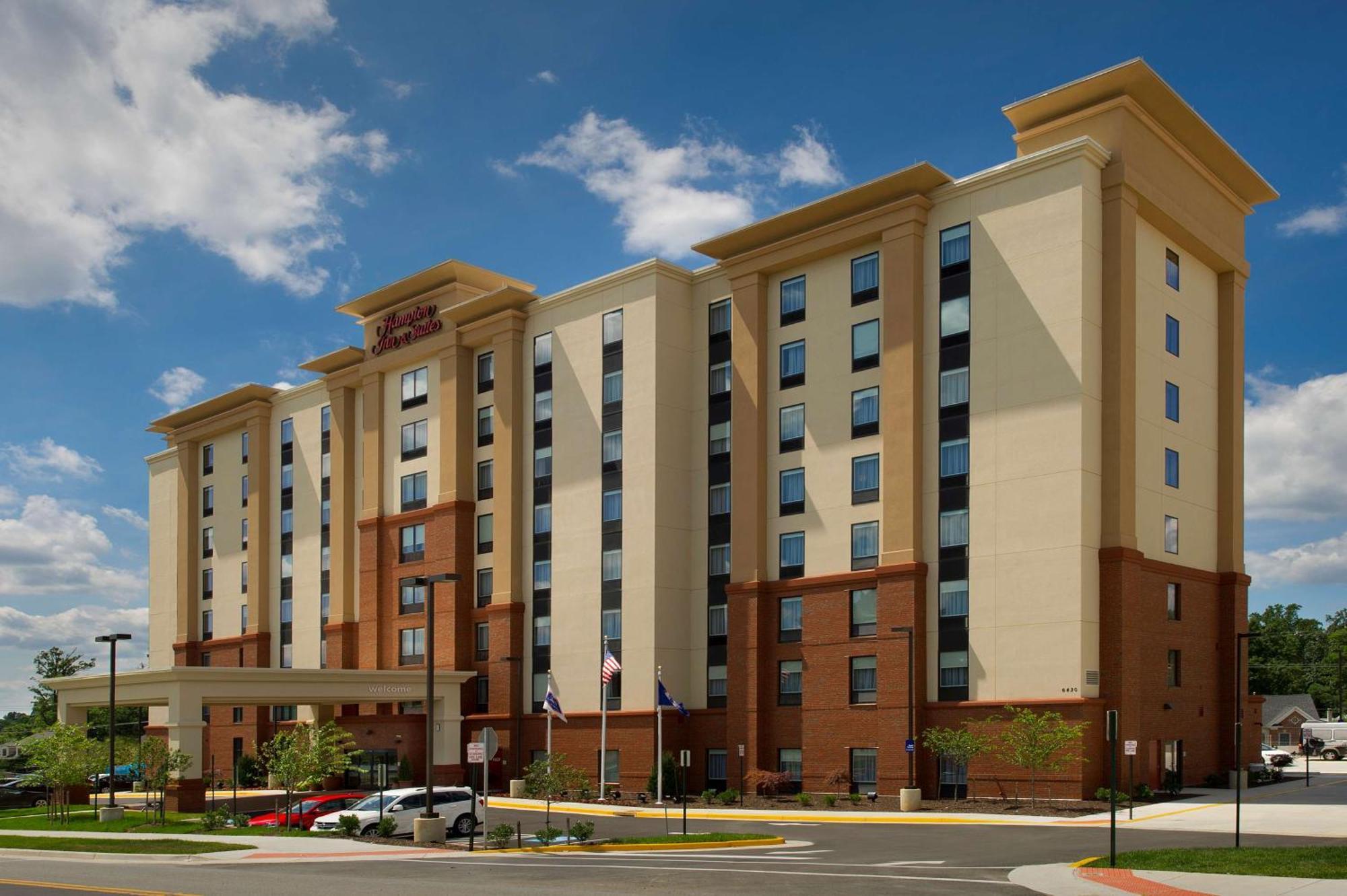Hampton Inn & Suites Falls Church Exterior photo